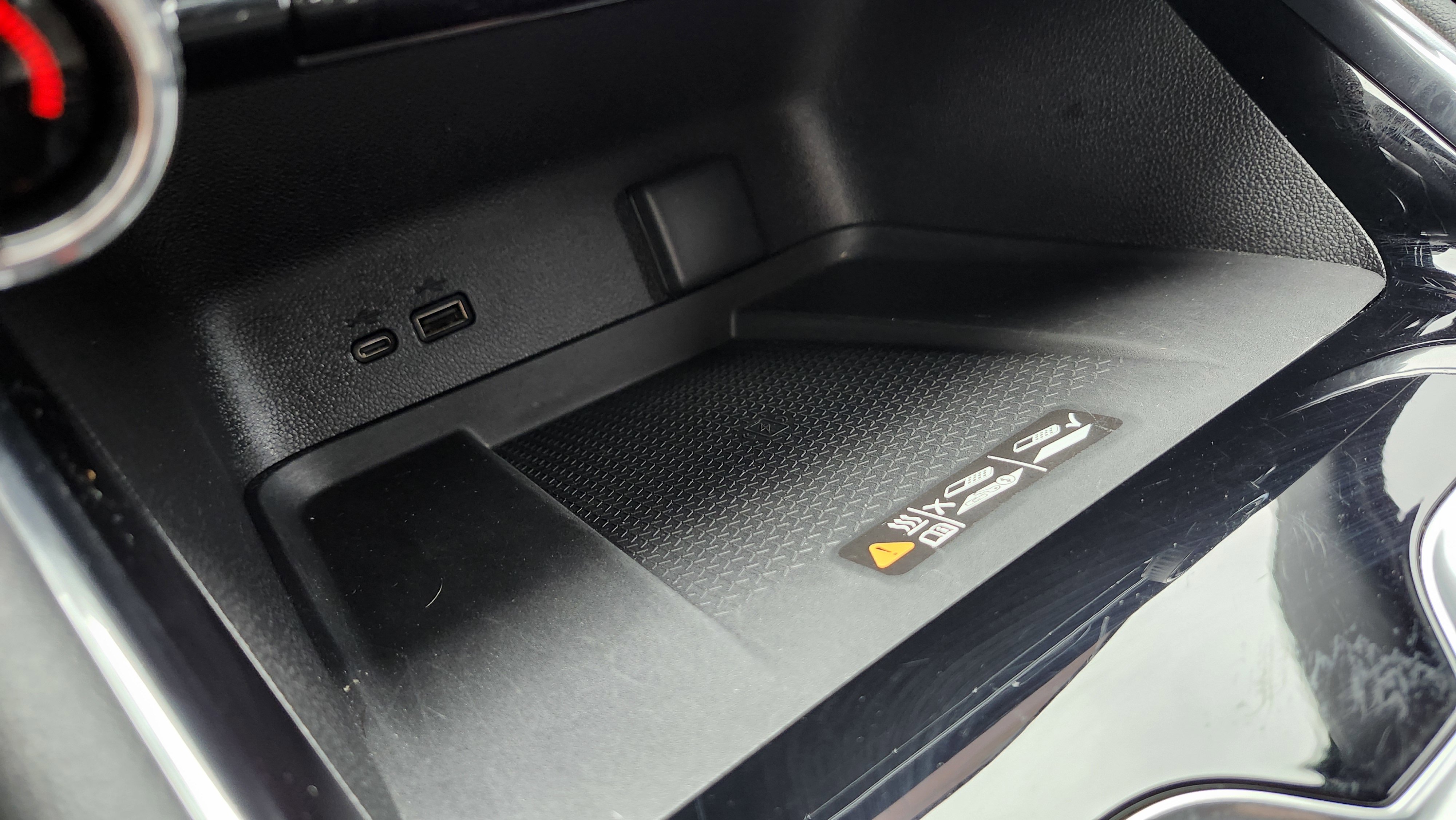 Used 2025 Chevrolet Traverse Z71 w/ LPO, Floor Liner Package image 10