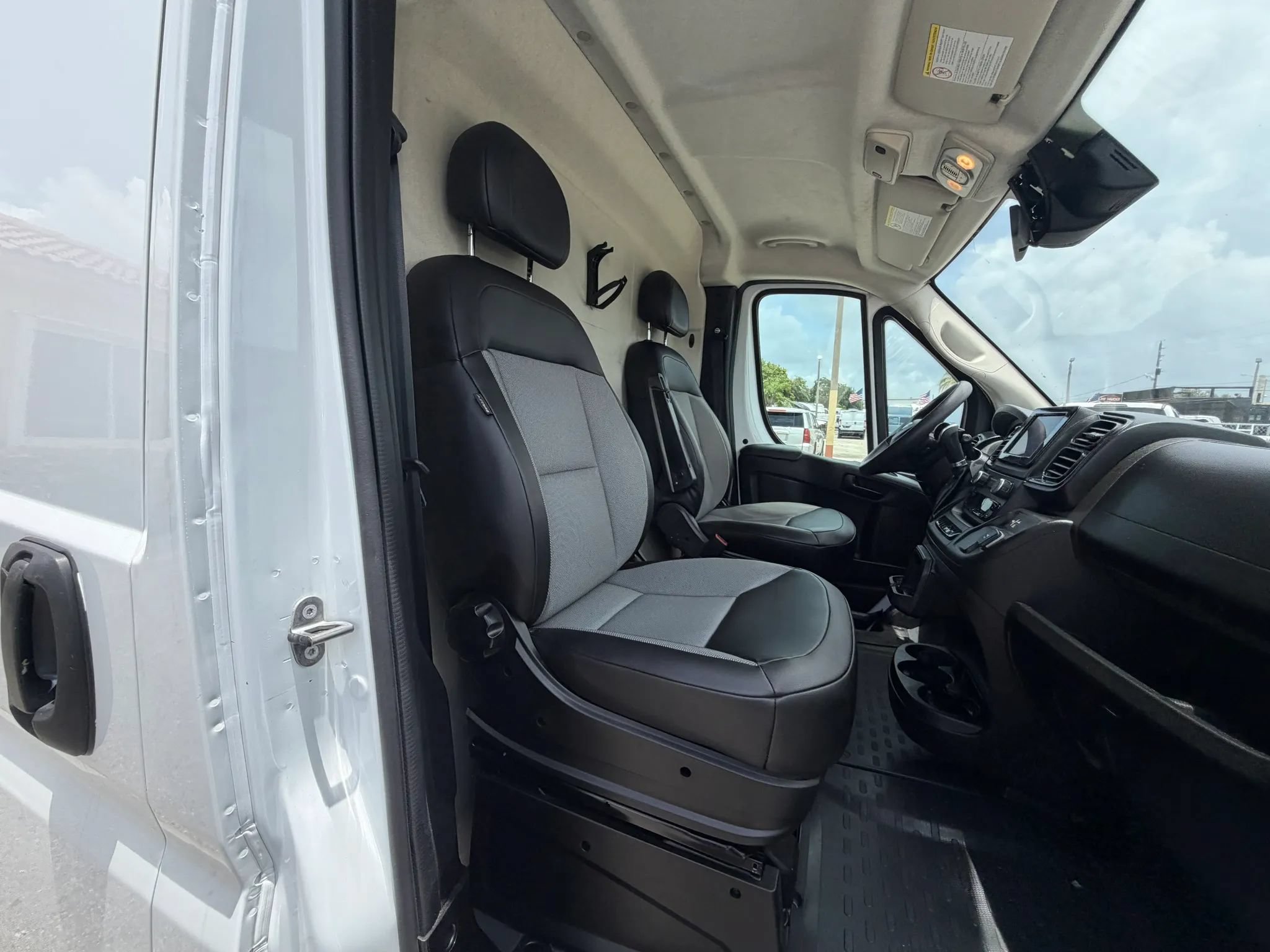 Used 2023 RAM ProMaster 3500 FWD image 18