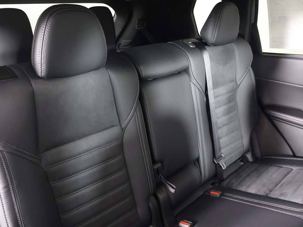 New 2025 Mitsubishi Outlander SE image 37