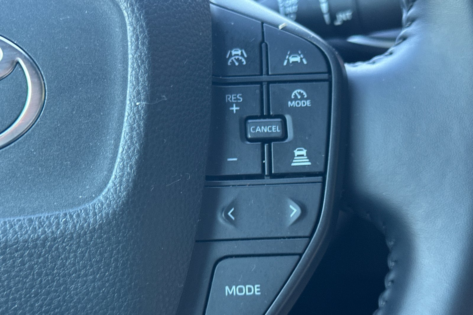 Certified 2025 Toyota Prius LE AWD/4WD image 28