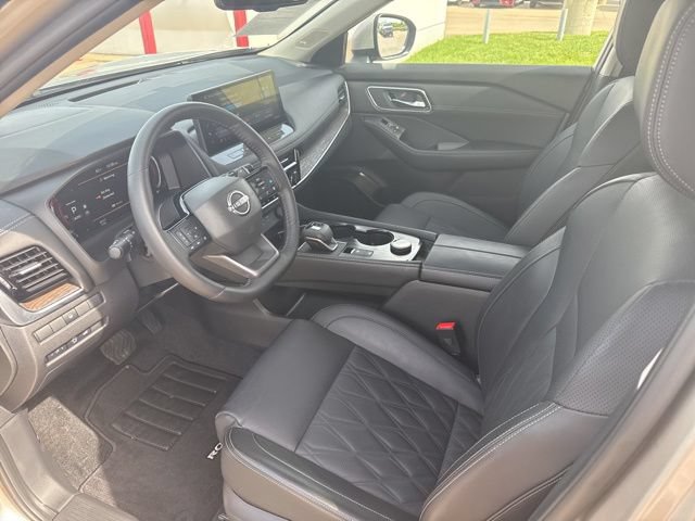 Used 2025 Nissan Rogue Platinum AWD/4WD image 17