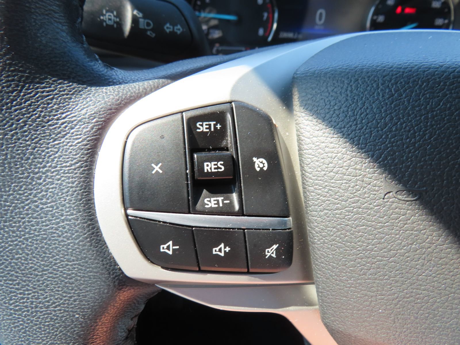 Used 2022 Ford Explorer XLT image 18