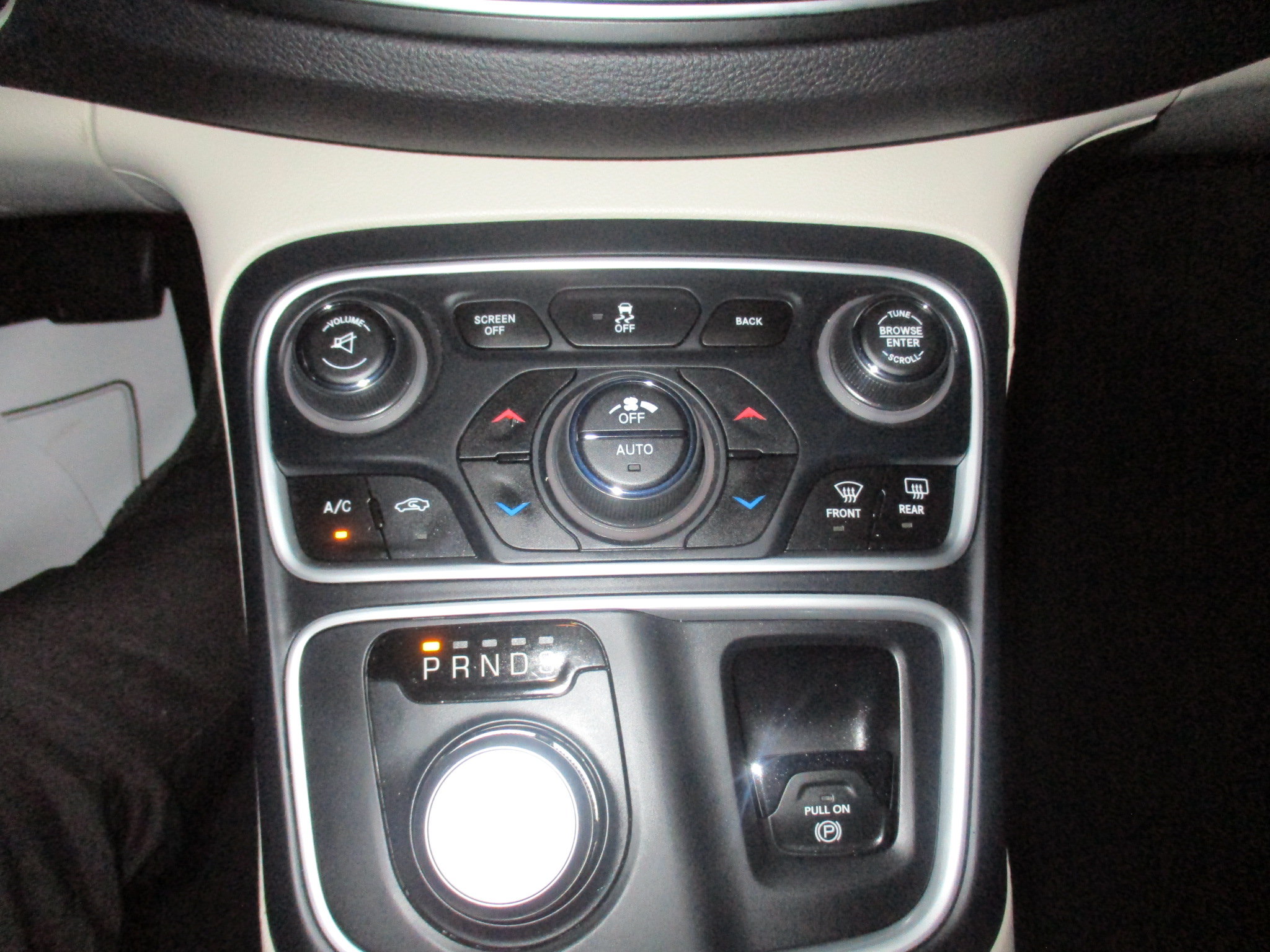 Used 2017 Chrysler 200 Limited w/ Convenience Group FWD image 21