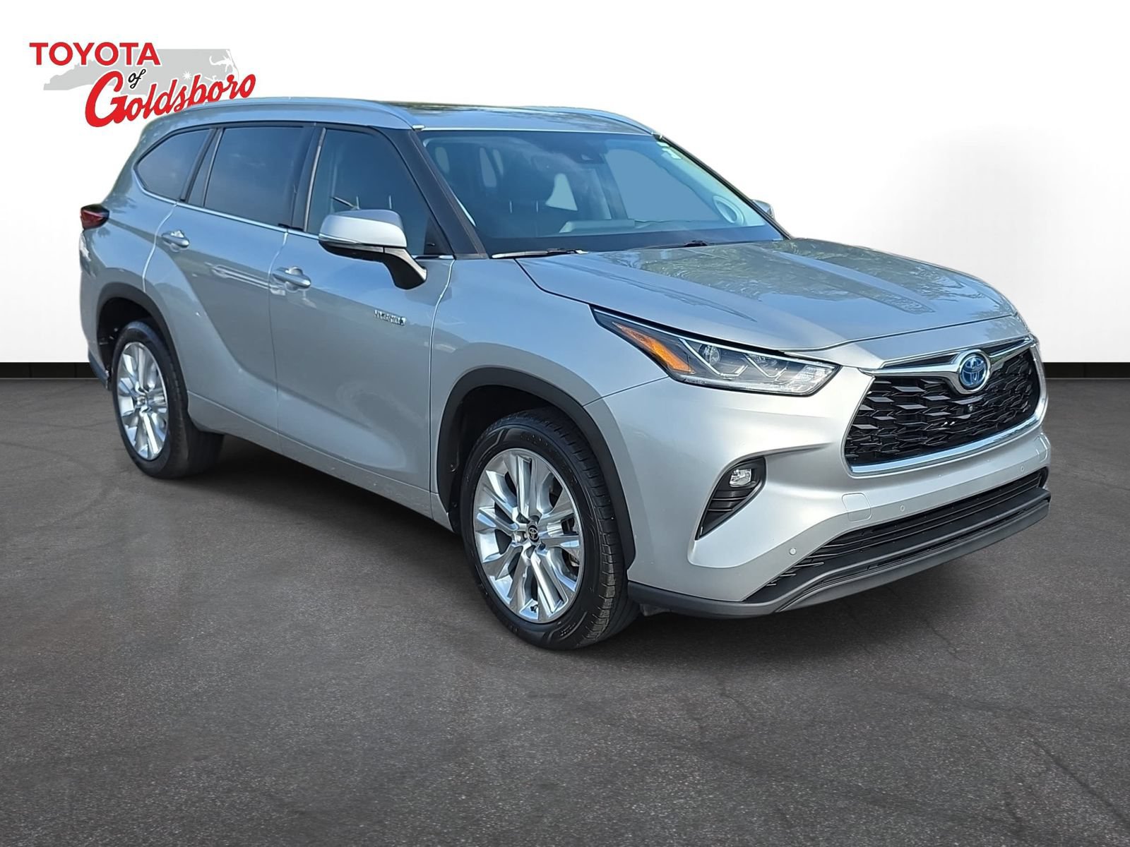 Used 2021 Toyota Highlander Limited FWD image 3