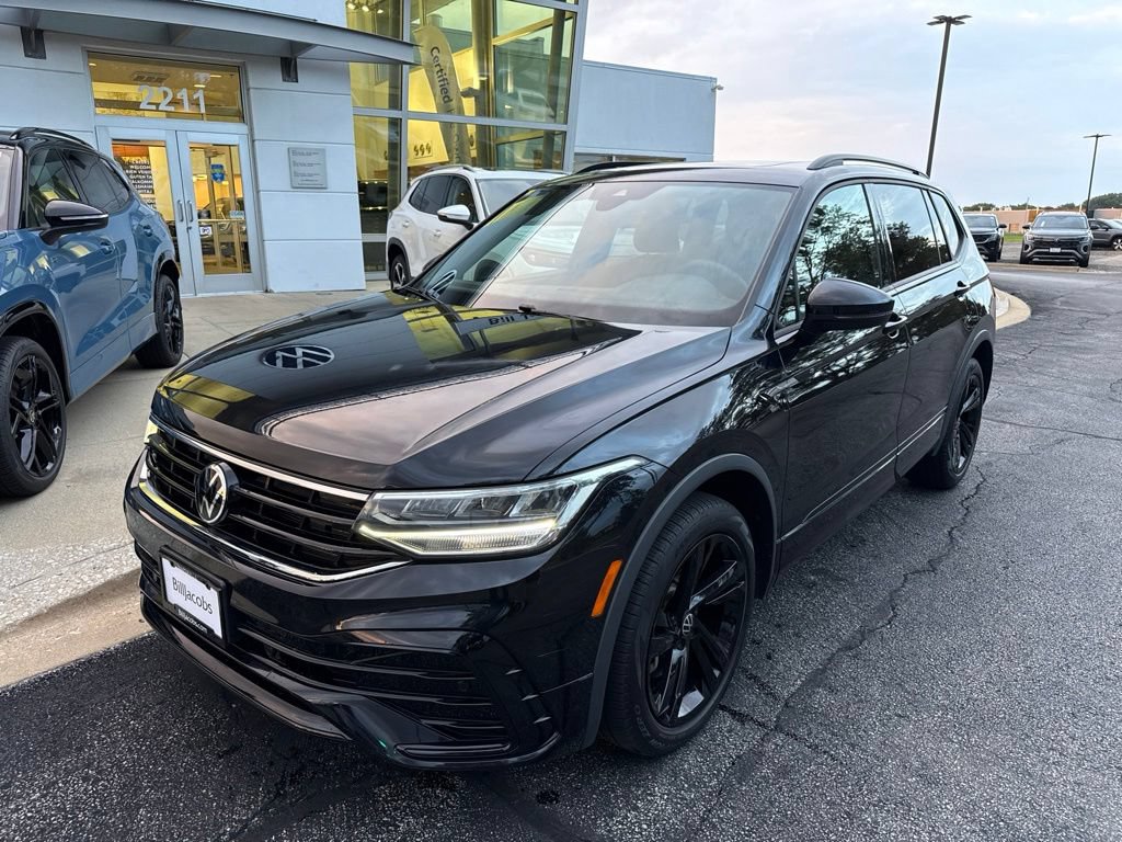 Used 2023 Volkswagen Tiguan SE R-Line AWD/4WD image 2