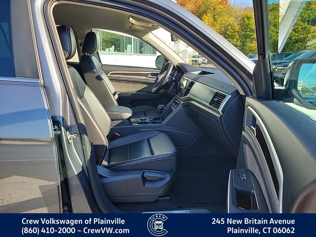 Certified 2023 Volkswagen Atlas SE w/ Black Wheel Package AWD/4WD image 16