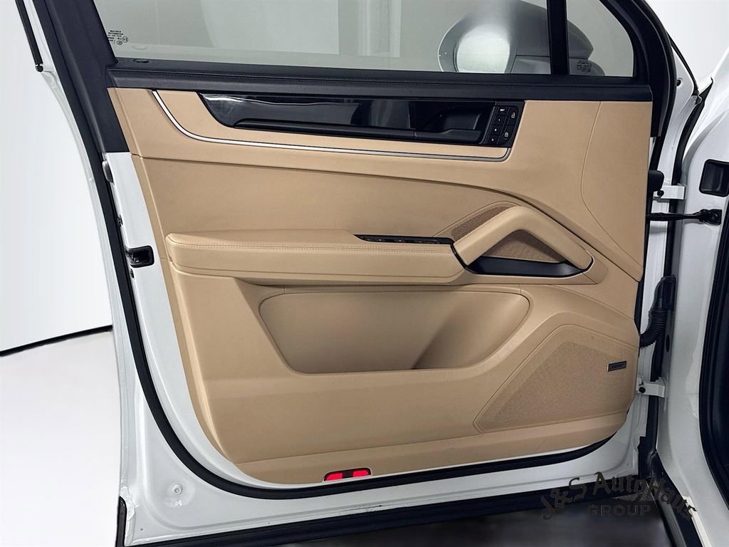 Used 2024 Porsche Cayenne S w/ Premium Package Plus image 22