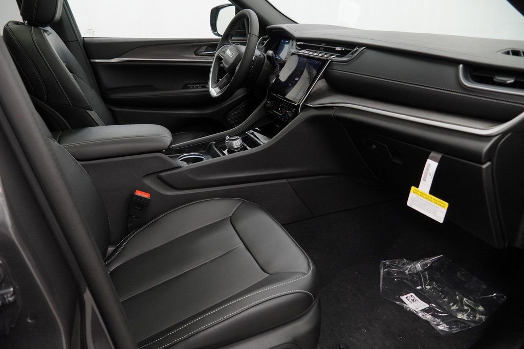 New 2025 Jeep Grand Cherokee L Limited image 38