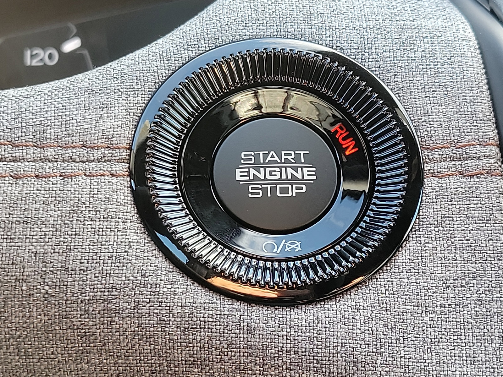 Used 2024 Jeep Compass Latitude w/ Sun and Sound Group image 21