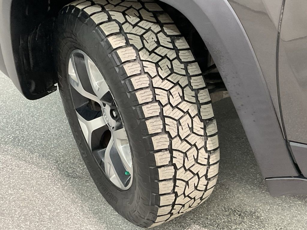 Used 2015 Jeep Cherokee Trailhawk w/ Comfort/Convenience Group image 31