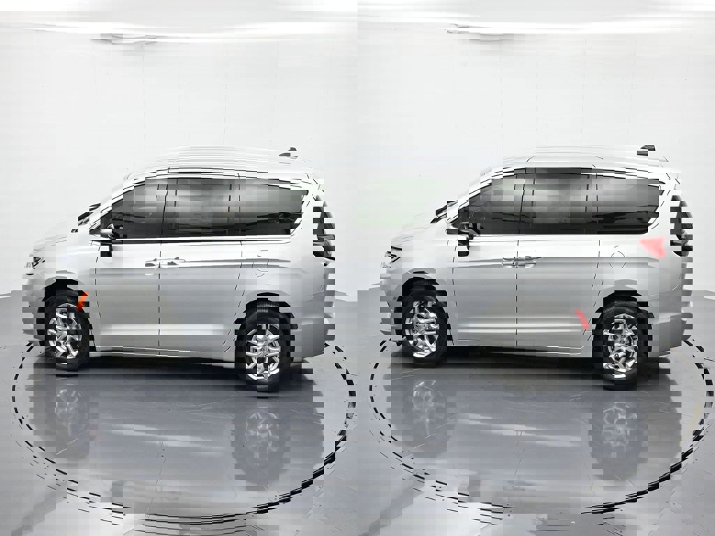 New 2026 Chrysler Pacifica Select image 32
