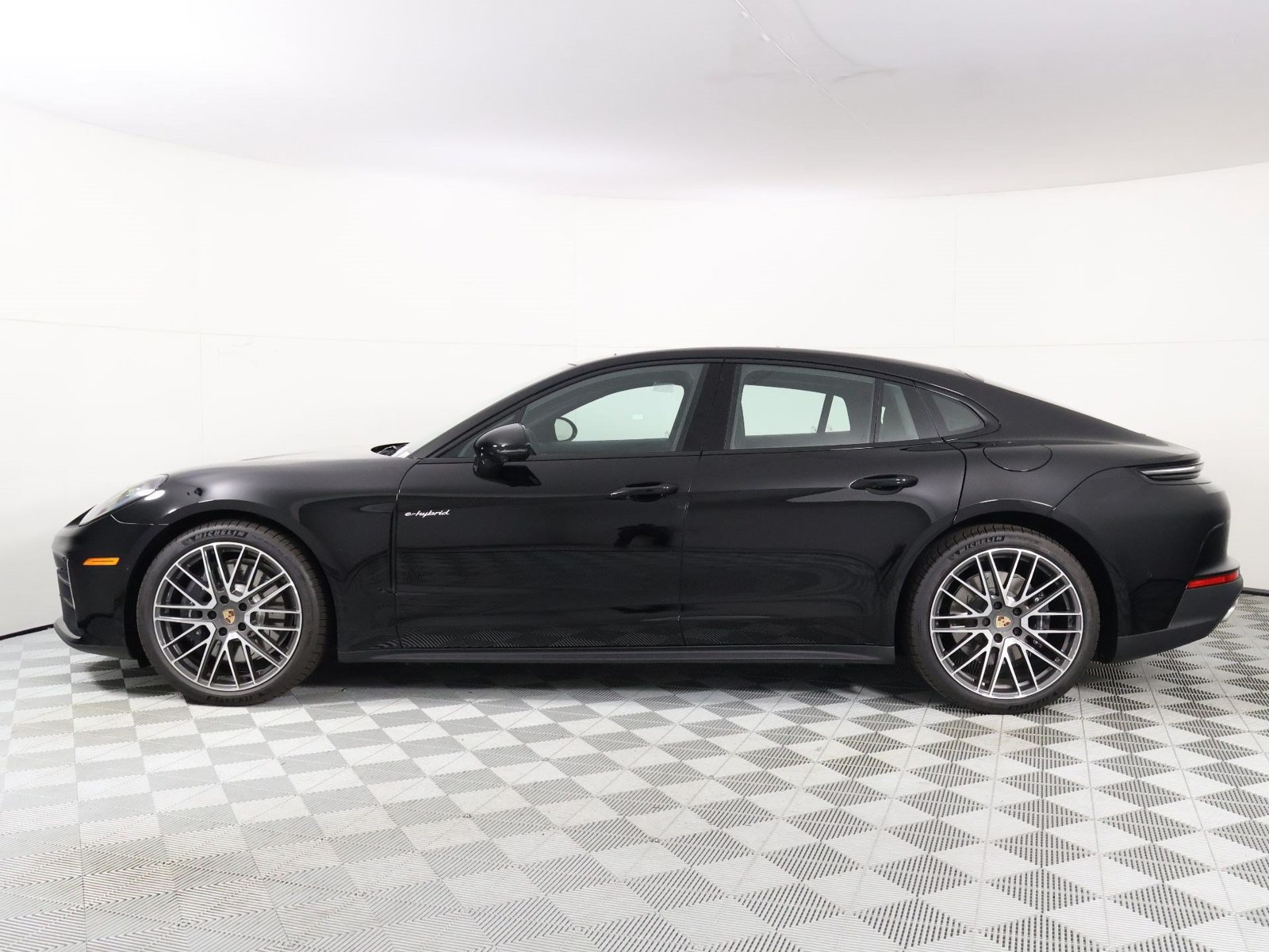 New 2026 Porsche Panamera 4 E-Hybrid AWD/4WD image 2