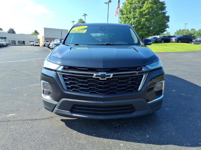 Used 2022 Chevrolet Traverse LT FWD image 2