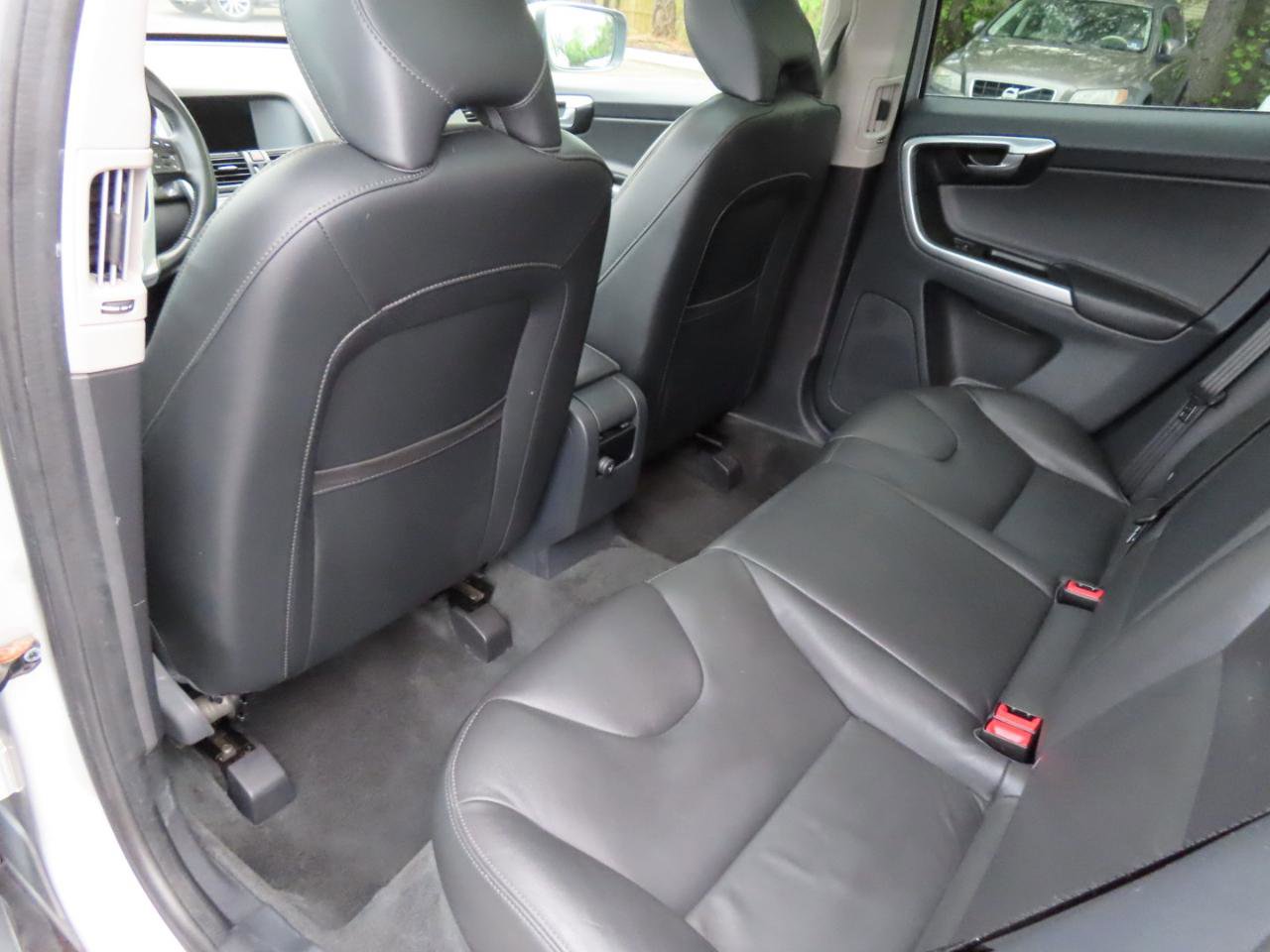 Used 2015 Volvo XC60 T6 AWD/4WD image 14