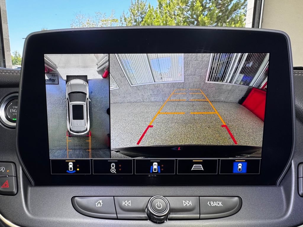 Used 2025 Chevrolet Blazer LT w/ Sound & Technology Package FWD image 30