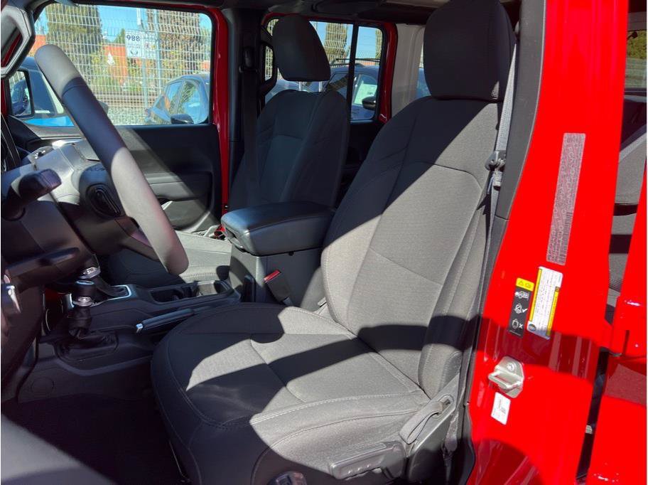 Used 2023 Jeep Wrangler Unlimited AWD/4WD image 9