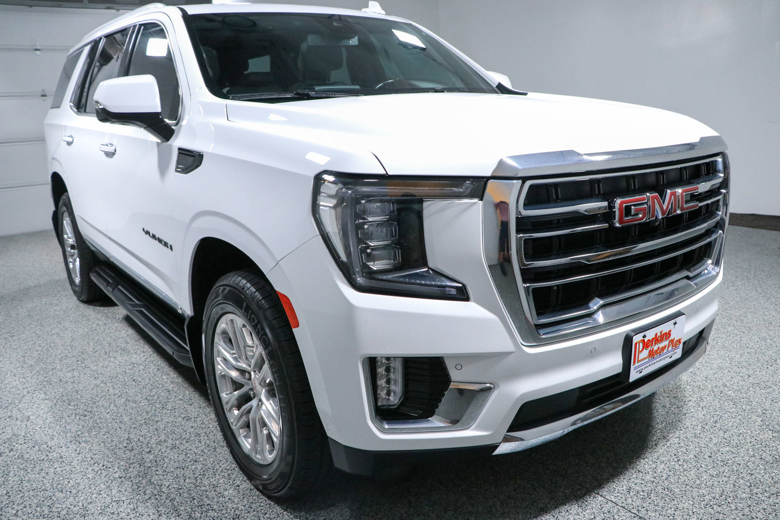 Used 2023 GMC Yukon SLT w/ SLT Premium Package AWD/4WD image 5