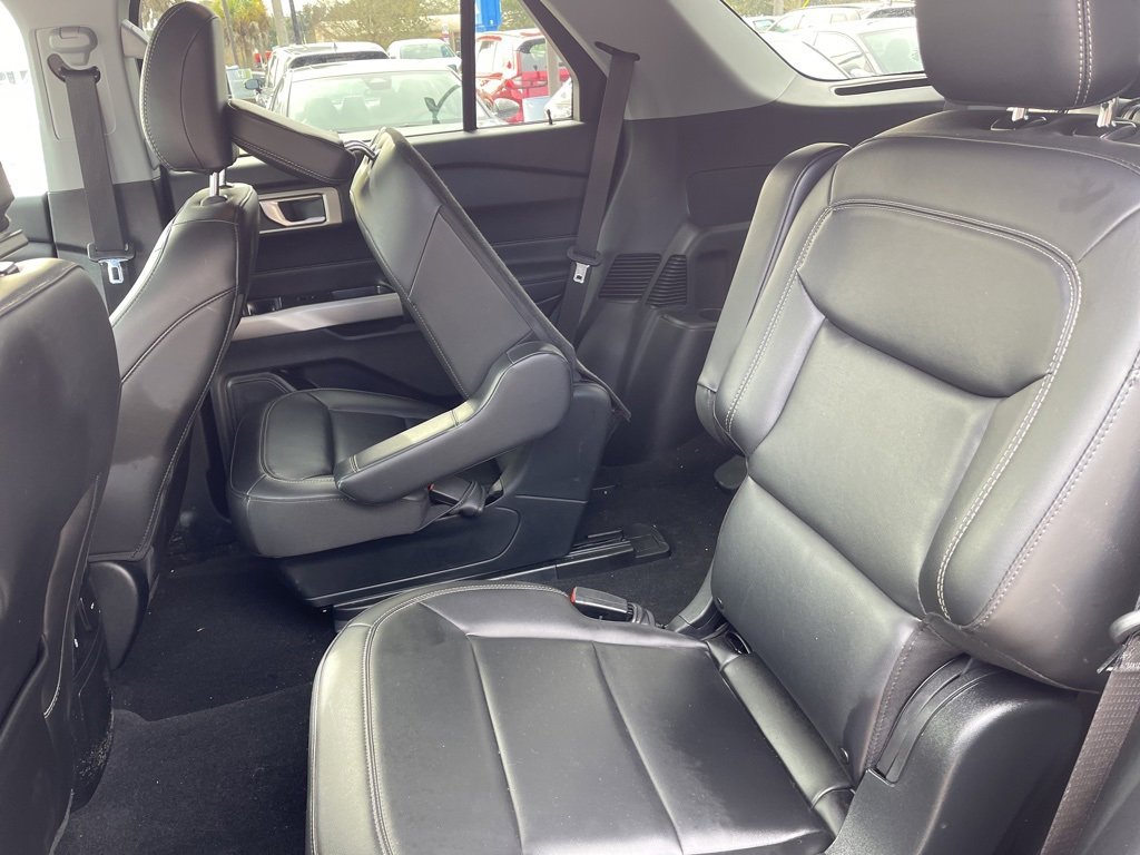 Used 2024 Ford Explorer XLT w/ Equipment Group 202A image 9