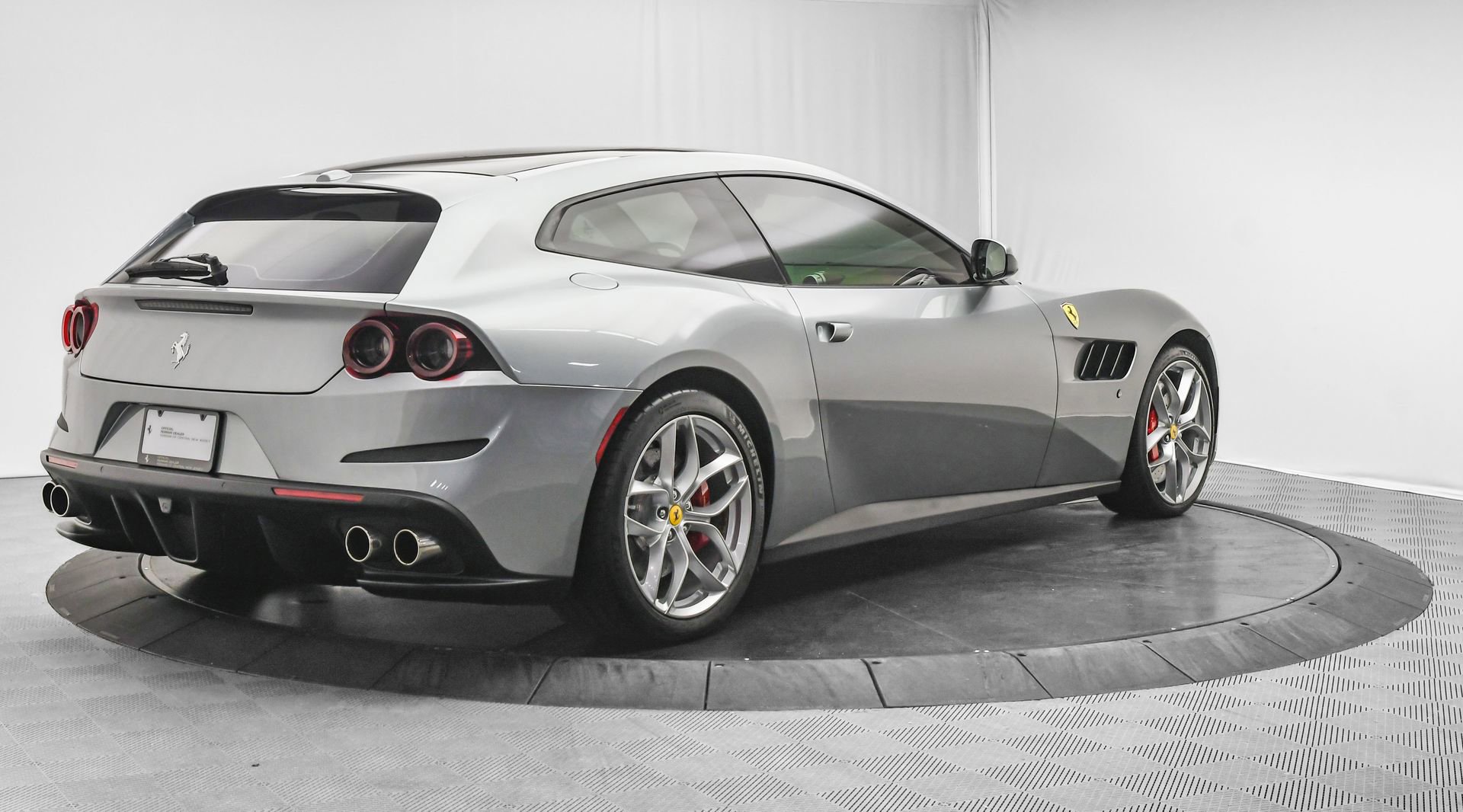 Used 2018 Ferrari GTC4Lusso T image 10