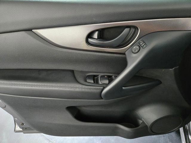 Used 2022 Nissan Rogue Sport S image 28