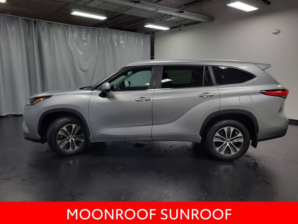 Used 2023 Toyota Highlander XLE AWD/4WD image 5