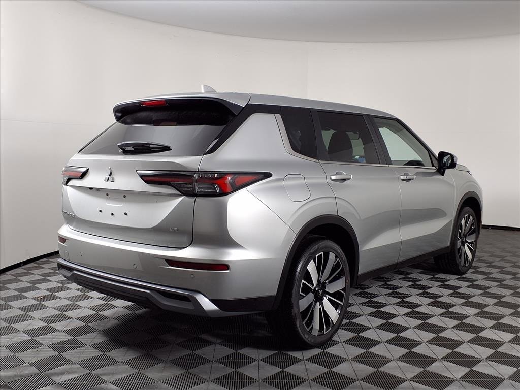 New 2025 Mitsubishi Outlander SE image 25