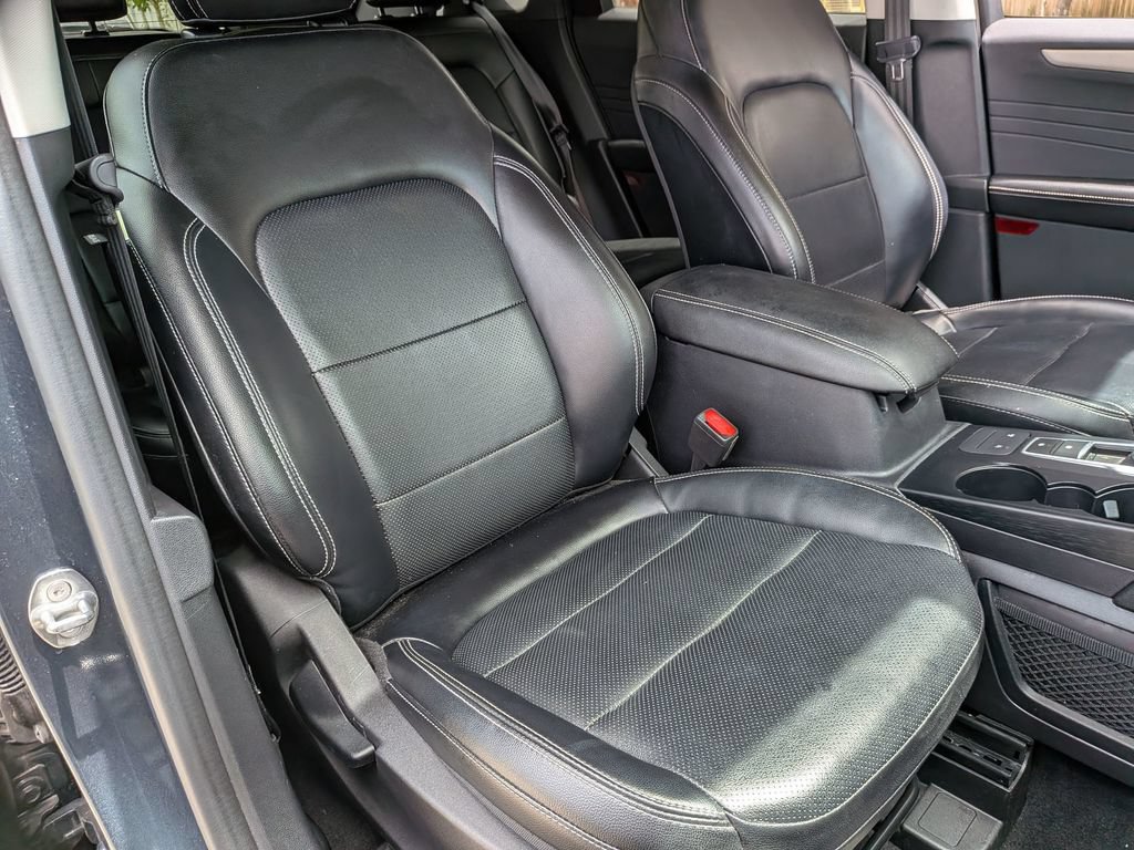 Used 2022 Ford Escape SEL w/ Technology Package FWD image 31