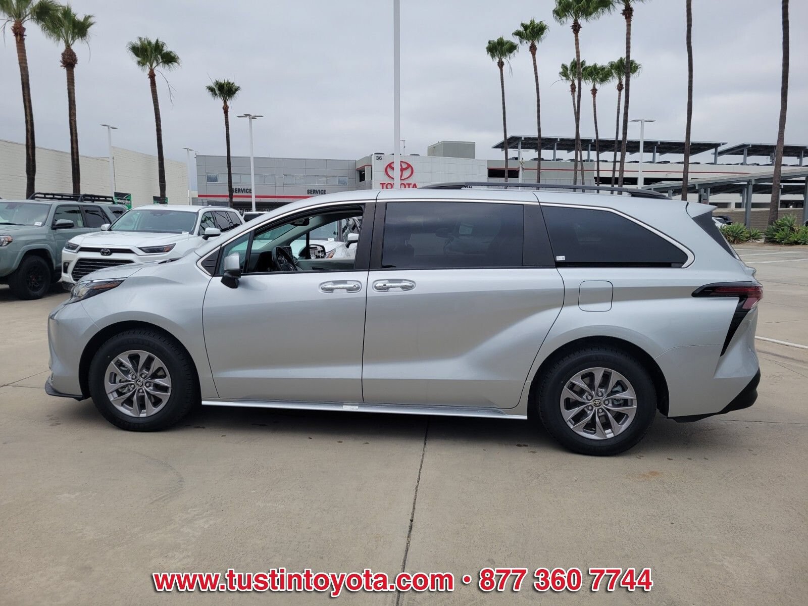 Certified 2023 Toyota Sienna XLE FWD image 7