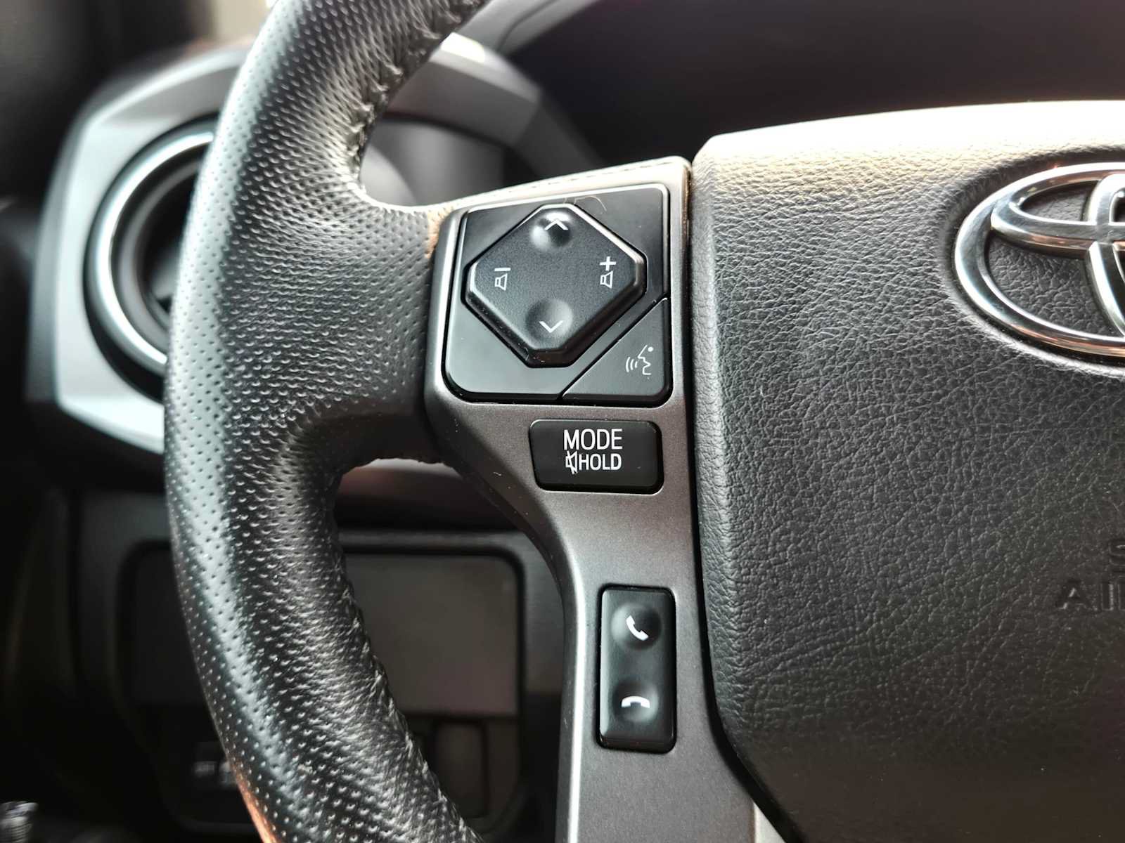 Used 2021 Toyota Tacoma TRD Off-Road AWD/4WD image 32