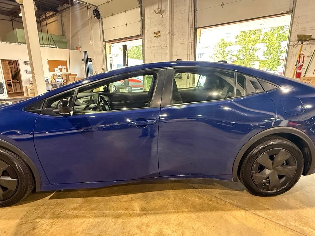 Used 2023 Toyota Prius LE FWD image 11