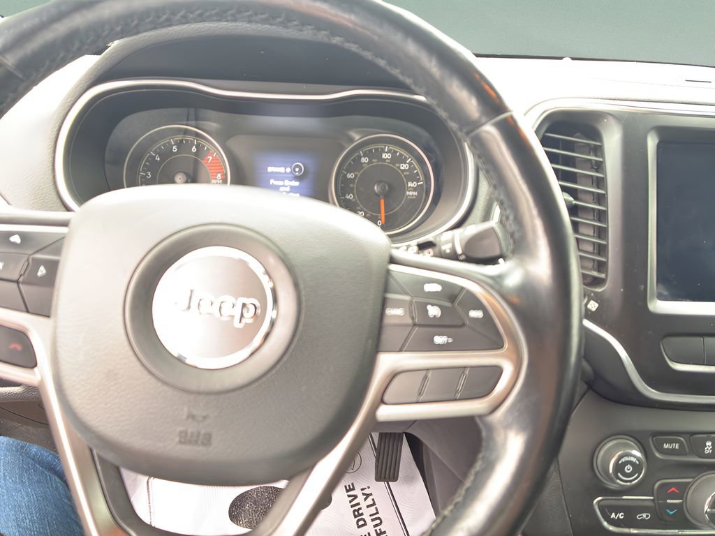 Used 2021 Jeep Cherokee Latitude Lux w/ Sun & Sound Group image 17