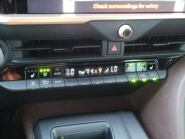 Used 2023 Toyota Crown Limited image 19