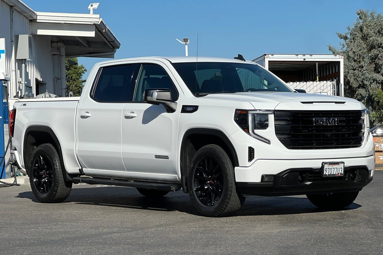 Used 2023 GMC Sierra 1500 Elevation w/ Elevation Premium Package AWD/4WD image 2