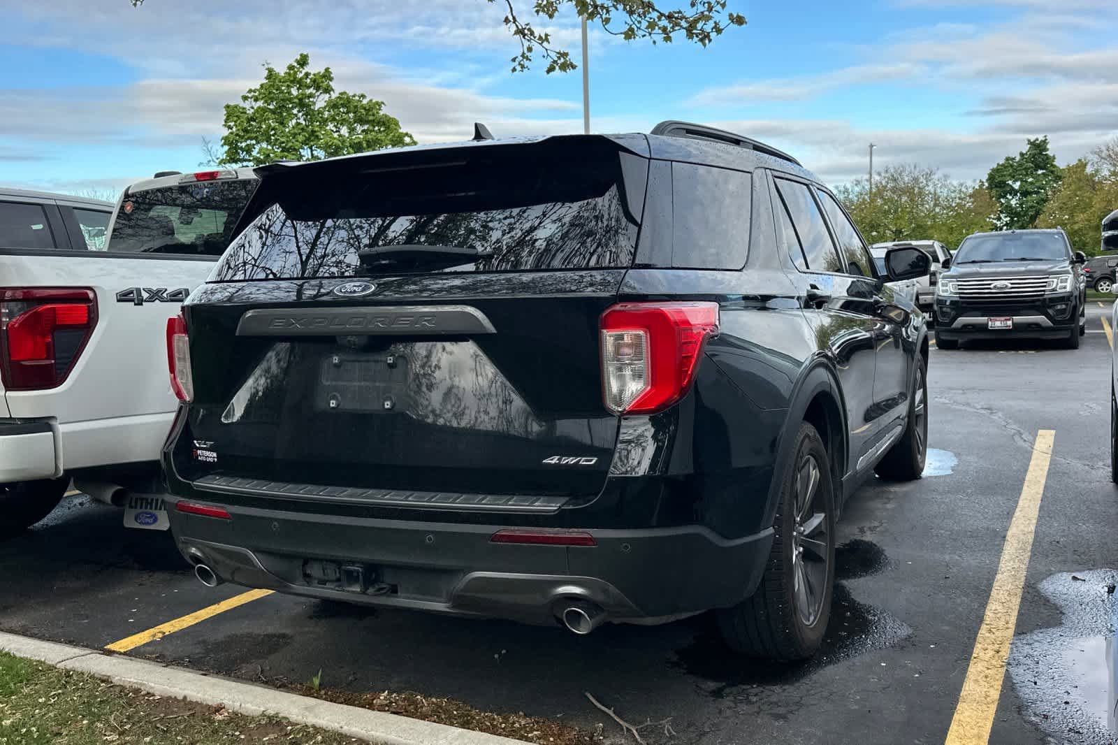 Used 2021 Ford Explorer XLT w/ Equipment Group 202A AWD/4WD image 4