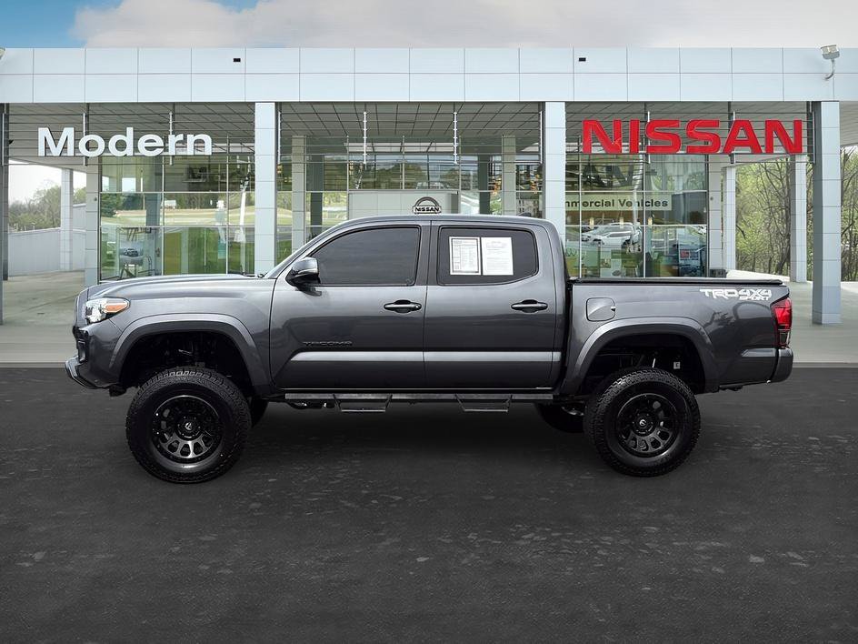 Used 2019 Toyota Tacoma TRD Sport AWD/4WD image 2