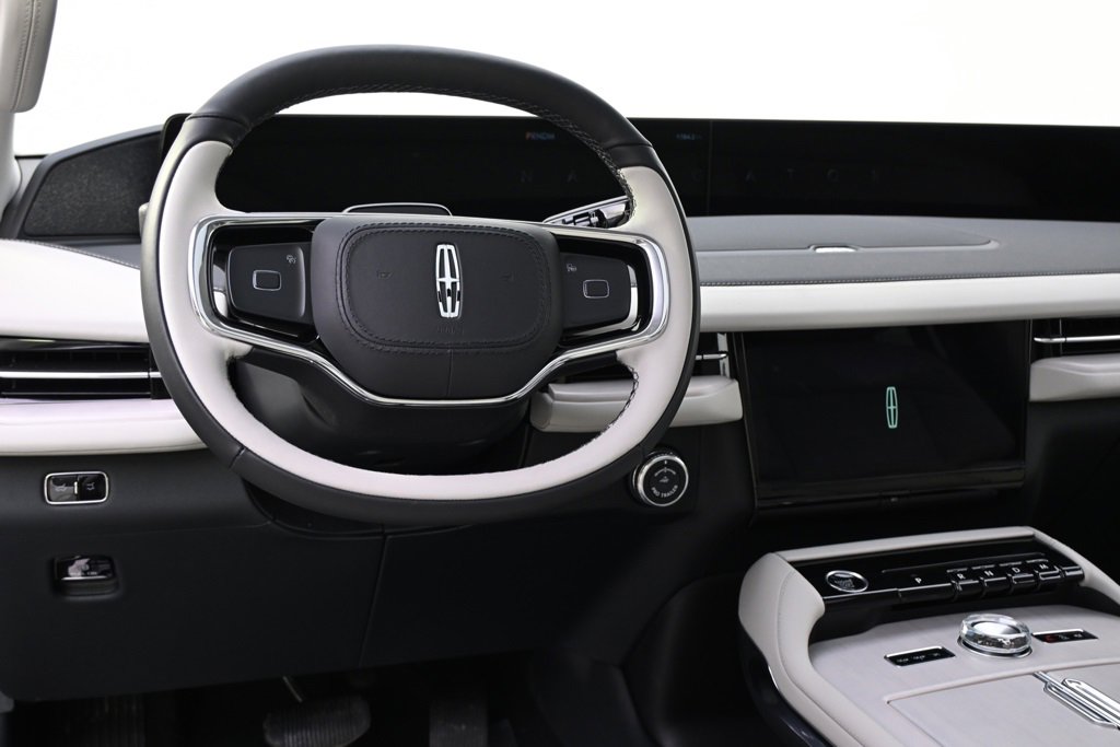 New 2025 Lincoln Navigator Reserve image 12