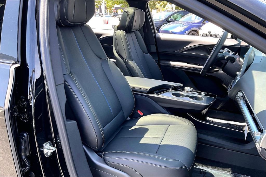 New 2026 Cadillac Lyriq Sport w/ LPO, Floor Liner Package AWD/4WD image 33
