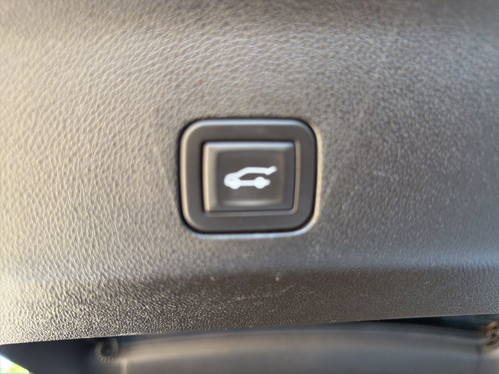 Used 2023 Chevrolet Tahoe LT w/ Luxury Package AWD/4WD image 14