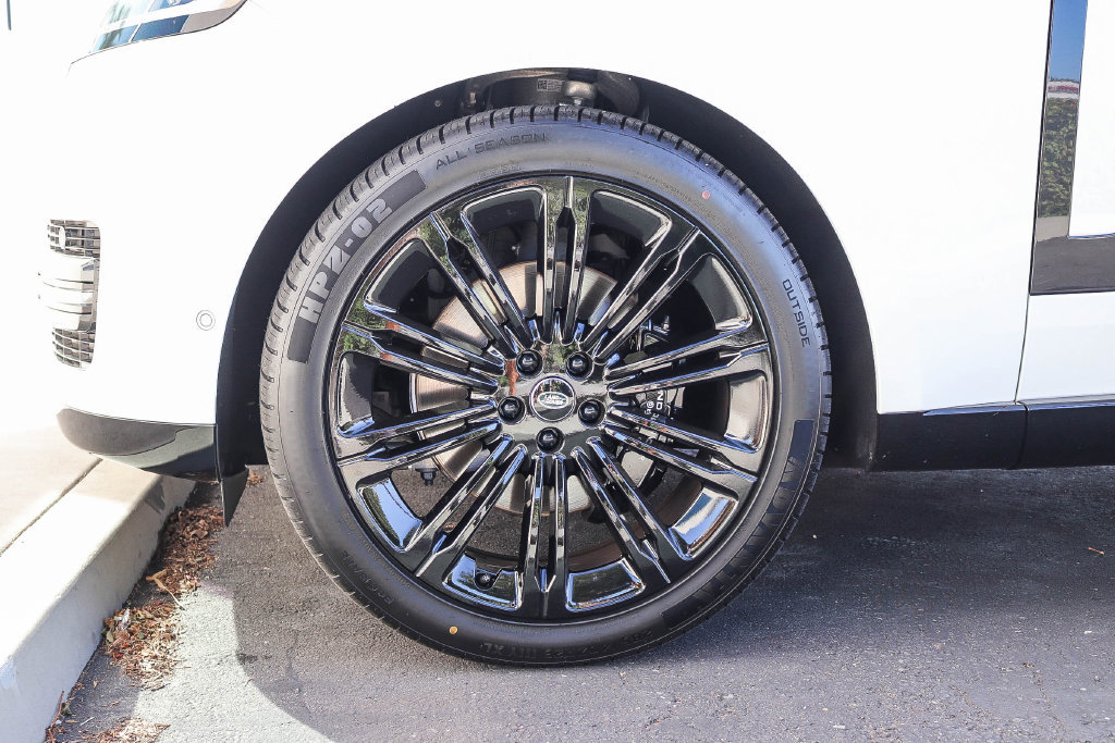 Used 2024 Land Rover Range Rover SE AWD/4WD image 10
