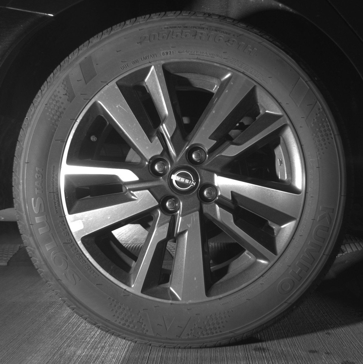 Used 2025 Nissan Versa SV image 15