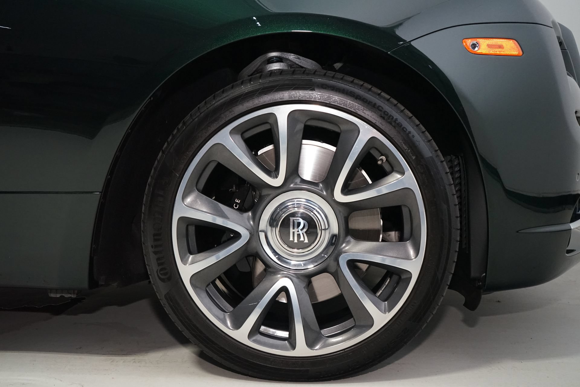 Used 2019 Rolls-Royce Wraith RWD image 32