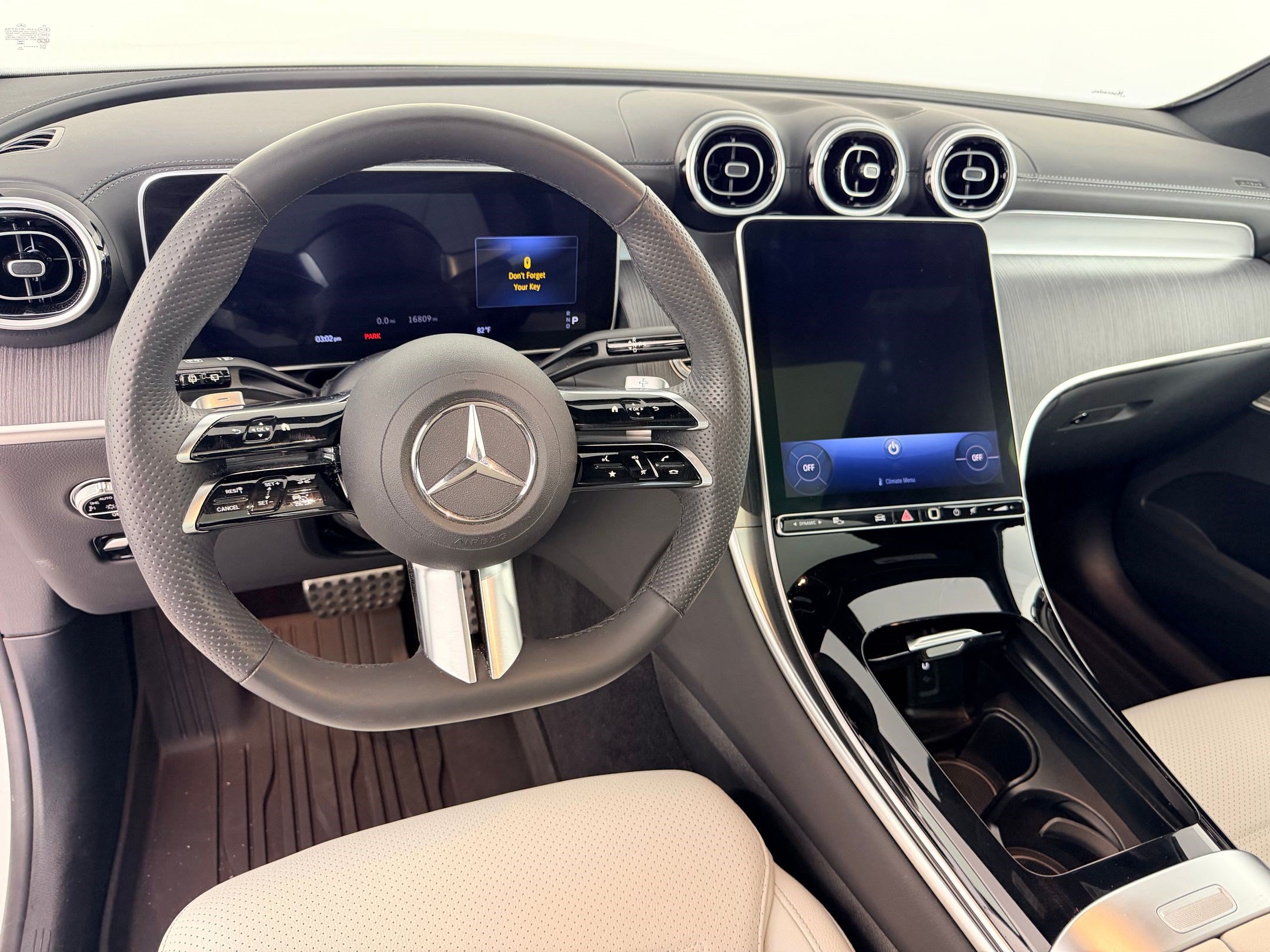 Used 2024 Mercedes-Benz GLC 300 4MATIC image 4