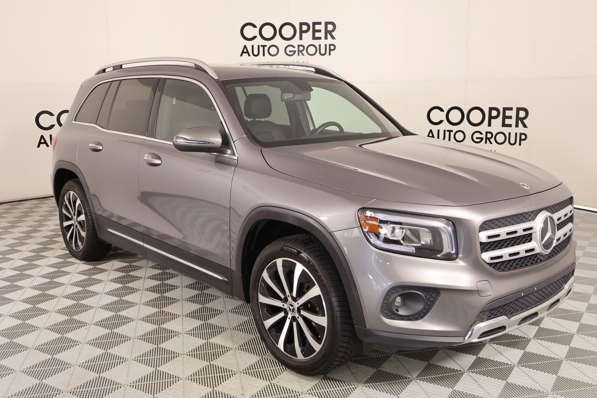 Used 2023 Mercedes-Benz GLB 250 video 1