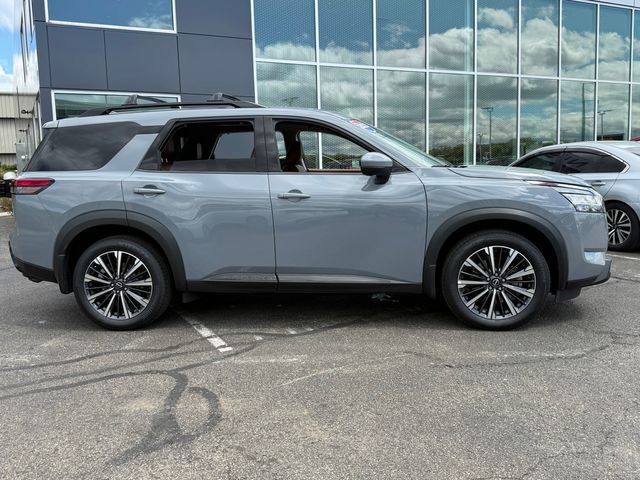 Used 2023 Nissan Pathfinder Platinum AWD/4WD image 2
