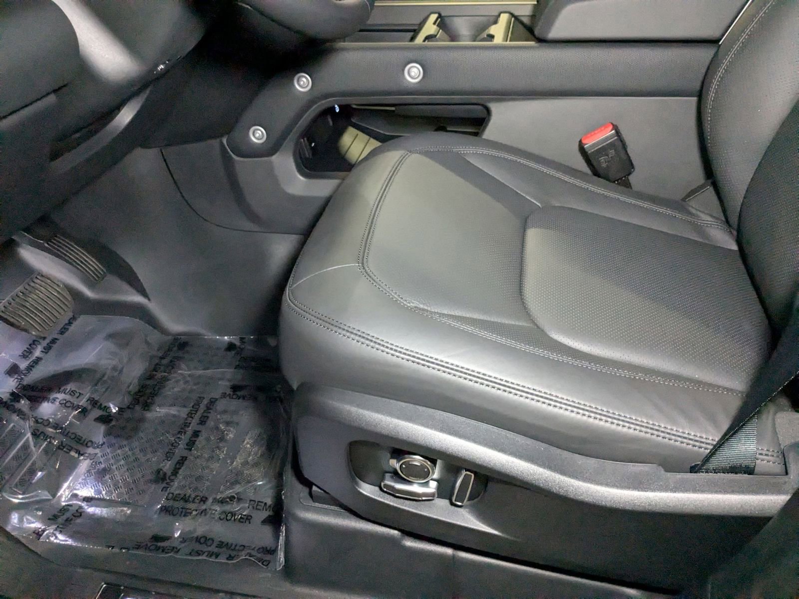 New 2025 Land Rover Defender 130 Outbound image 4