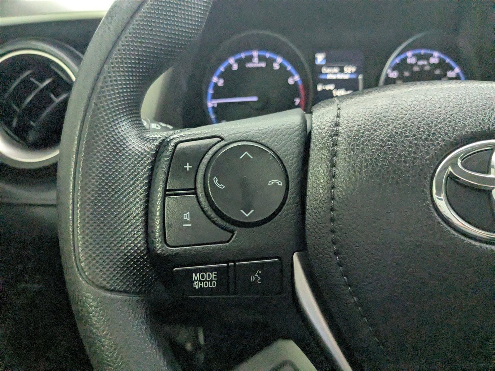 Used 2018 Toyota RAV4 LE image 10