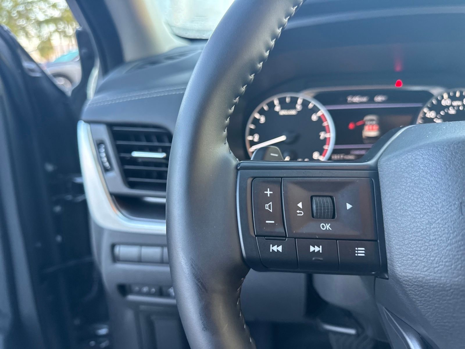 Certified 2025 Nissan Rogue SV image 13