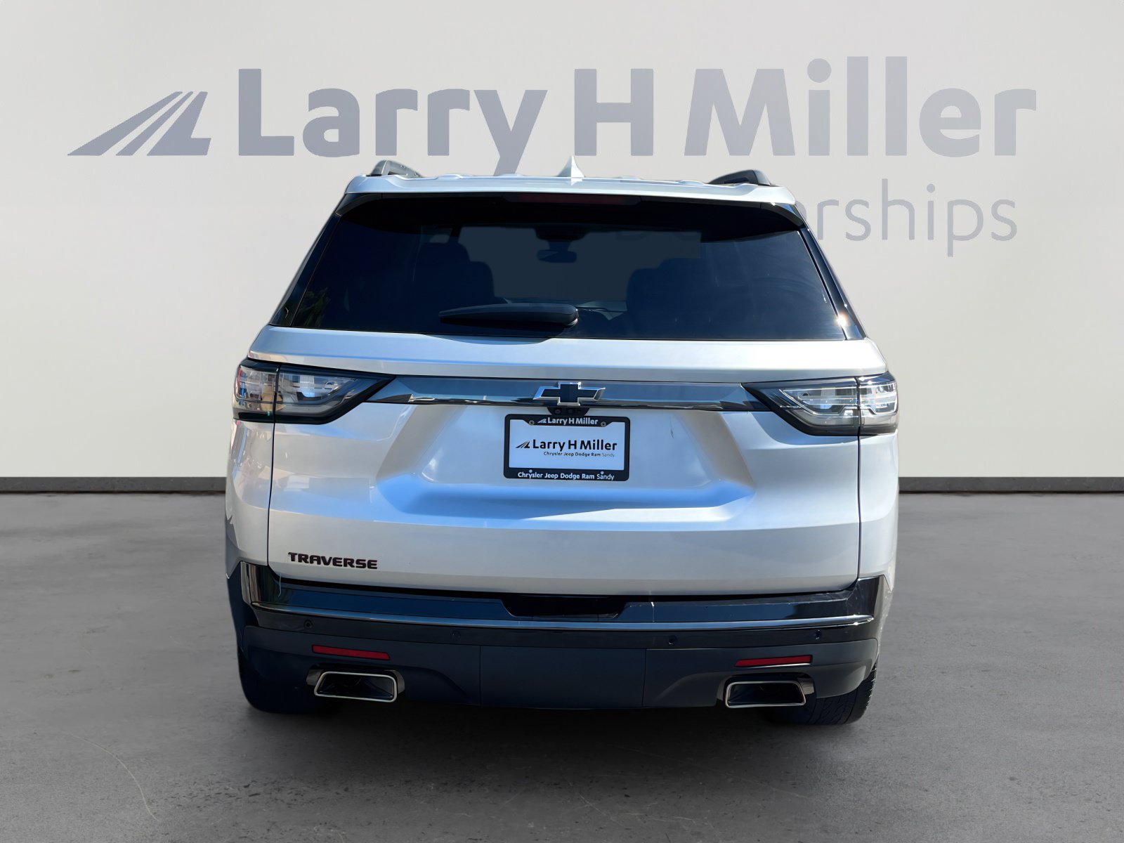 Used 2021 Chevrolet Traverse Premier w/ Redline Edition AWD/4WD image 4
