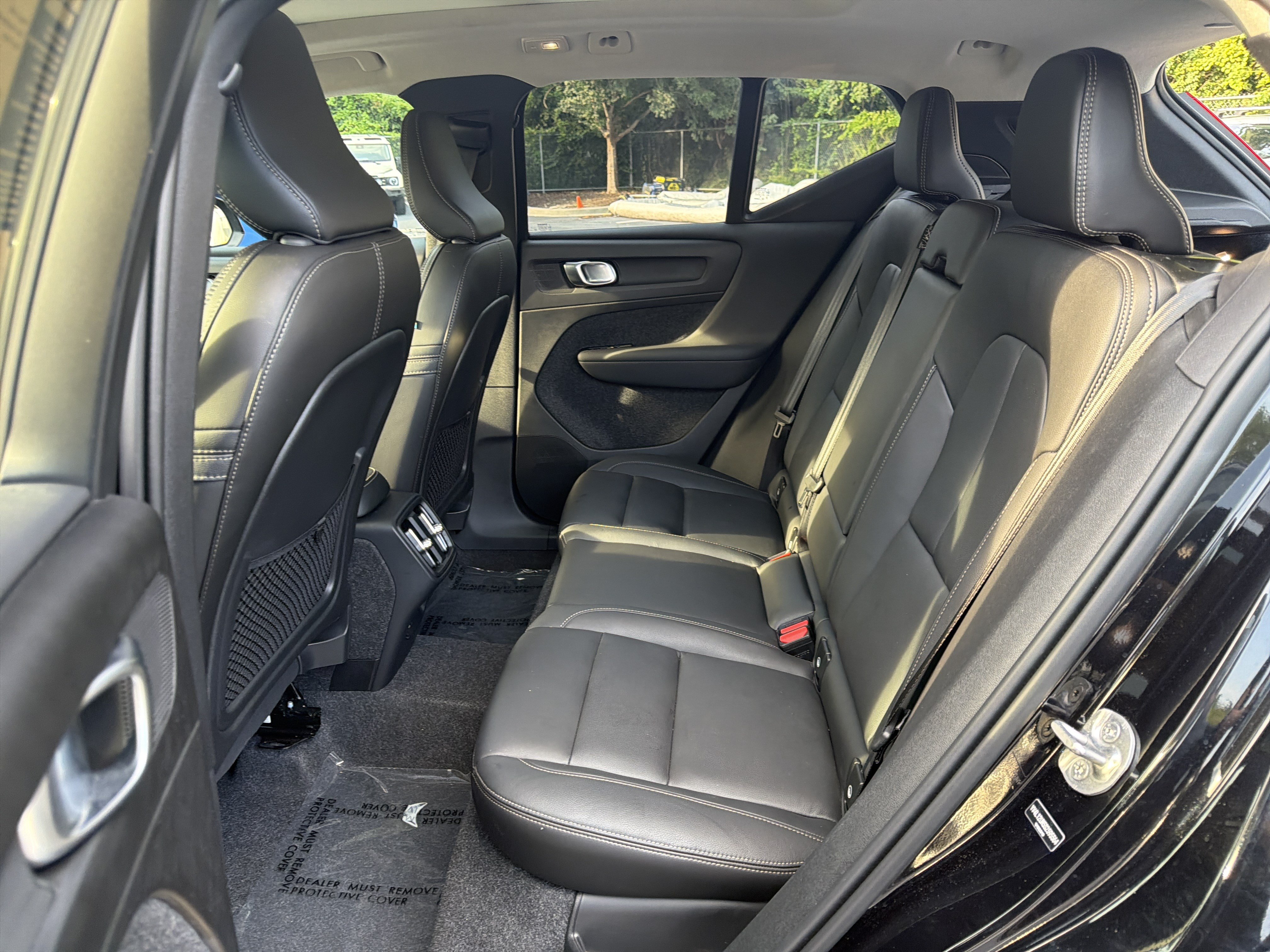 Used 2025 Volvo XC40 B5 Ultra AWD/4WD image 32