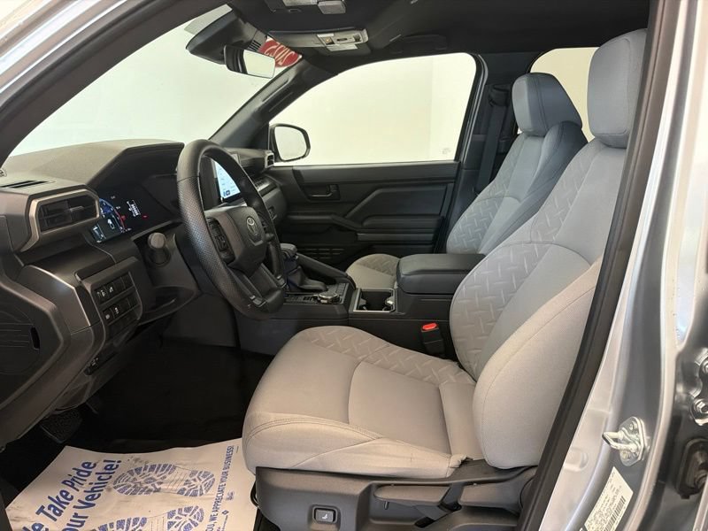 Certified 2025 Toyota Tacoma SR5 AWD/4WD image 16
